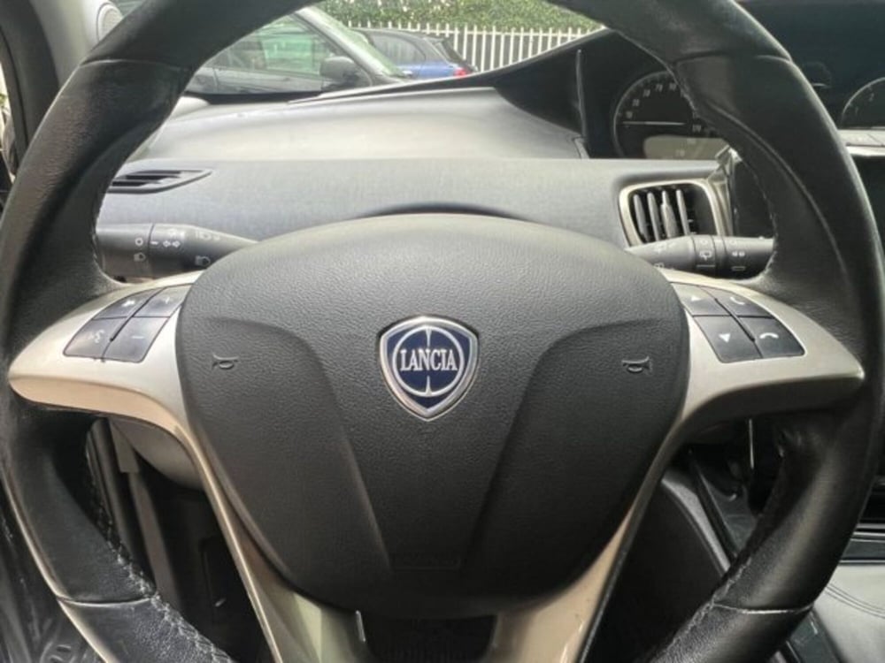 Lancia Ypsilon usata a Napoli (12)