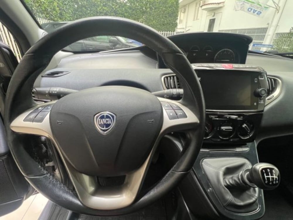 Lancia Ypsilon usata a Napoli (13)