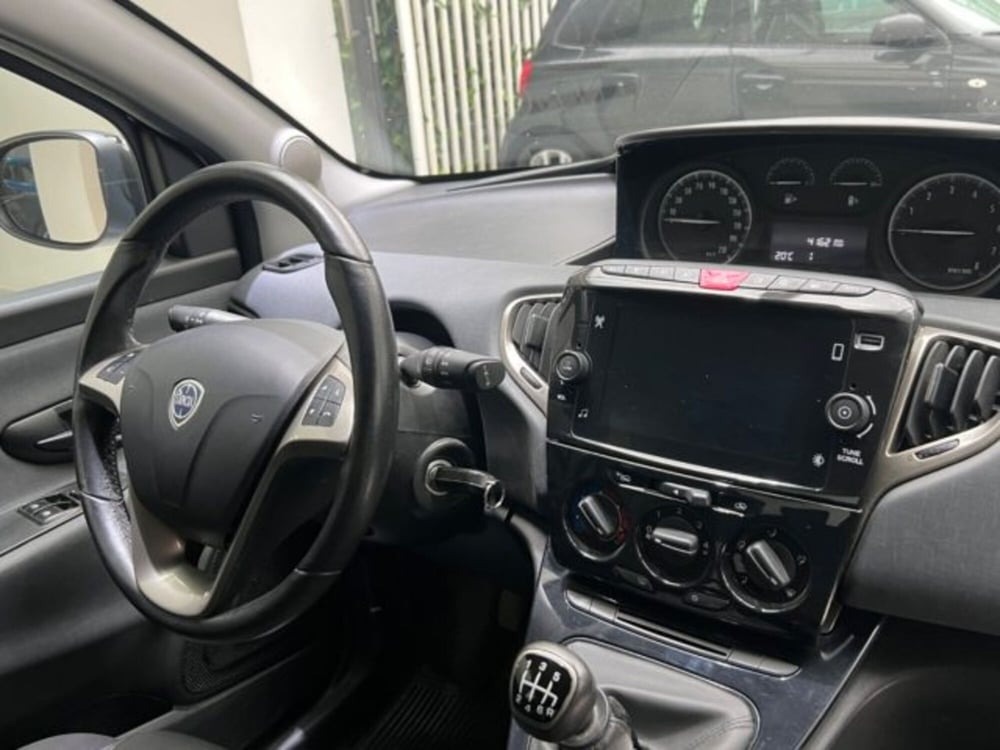 Lancia Ypsilon usata a Napoli (14)