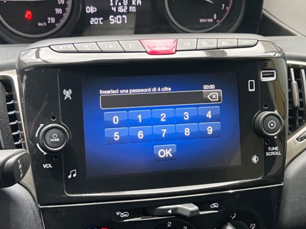 Lancia Ypsilon usata a Napoli (16)