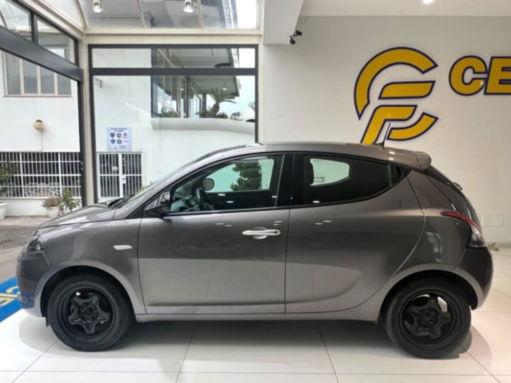 Lancia Ypsilon usata a Napoli (6)