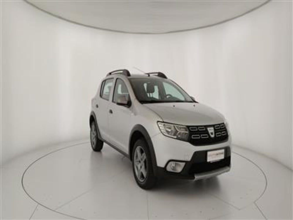 Dacia Sandero usata a Bari (11)