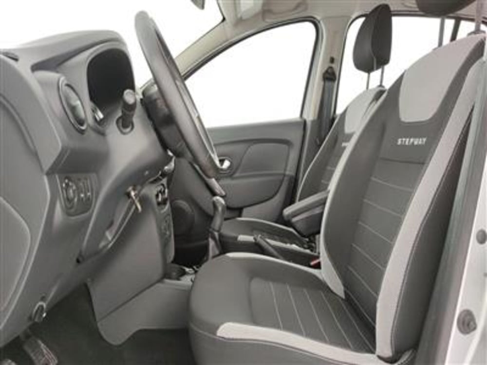 Dacia Sandero usata a Bari (12)