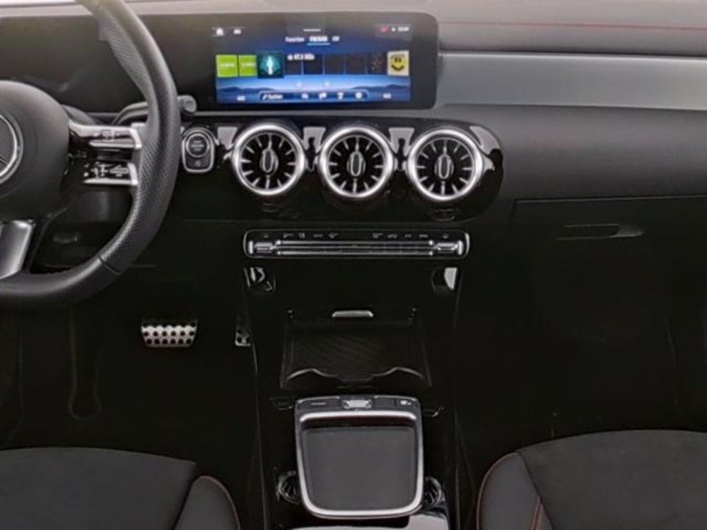 Mercedes-Benz CLA Shooting Brake usata a Milano (4)