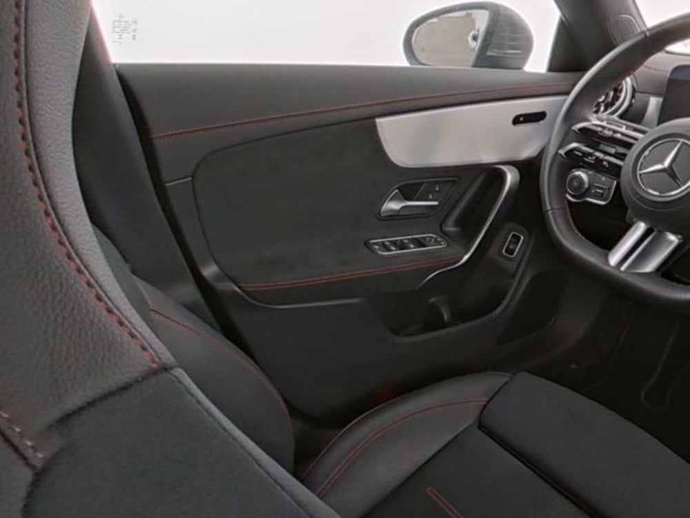 Mercedes-Benz CLA Shooting Brake usata a Milano (8)