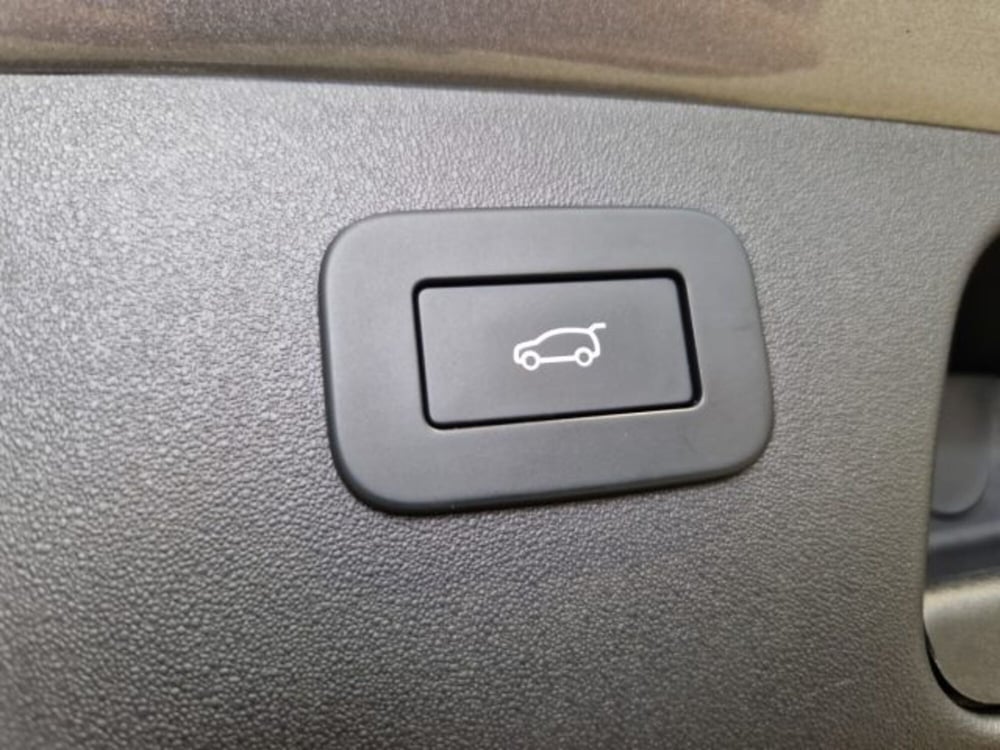 Jaguar E-Pace usata a Livorno (19)
