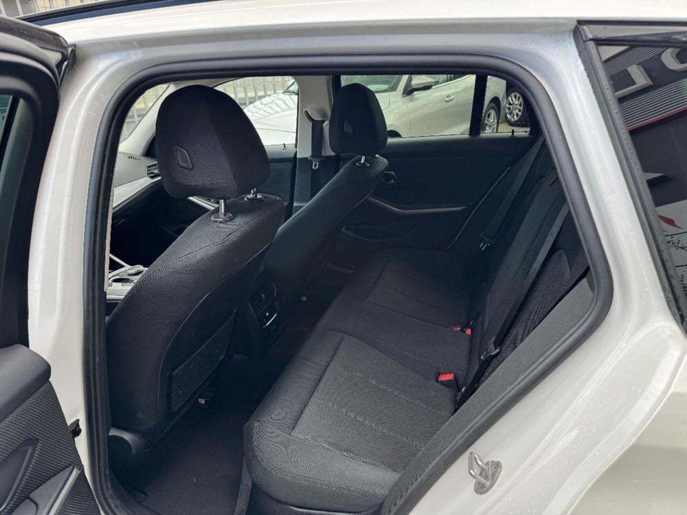 BMW Serie 3 Touring usata a Lecce (12)