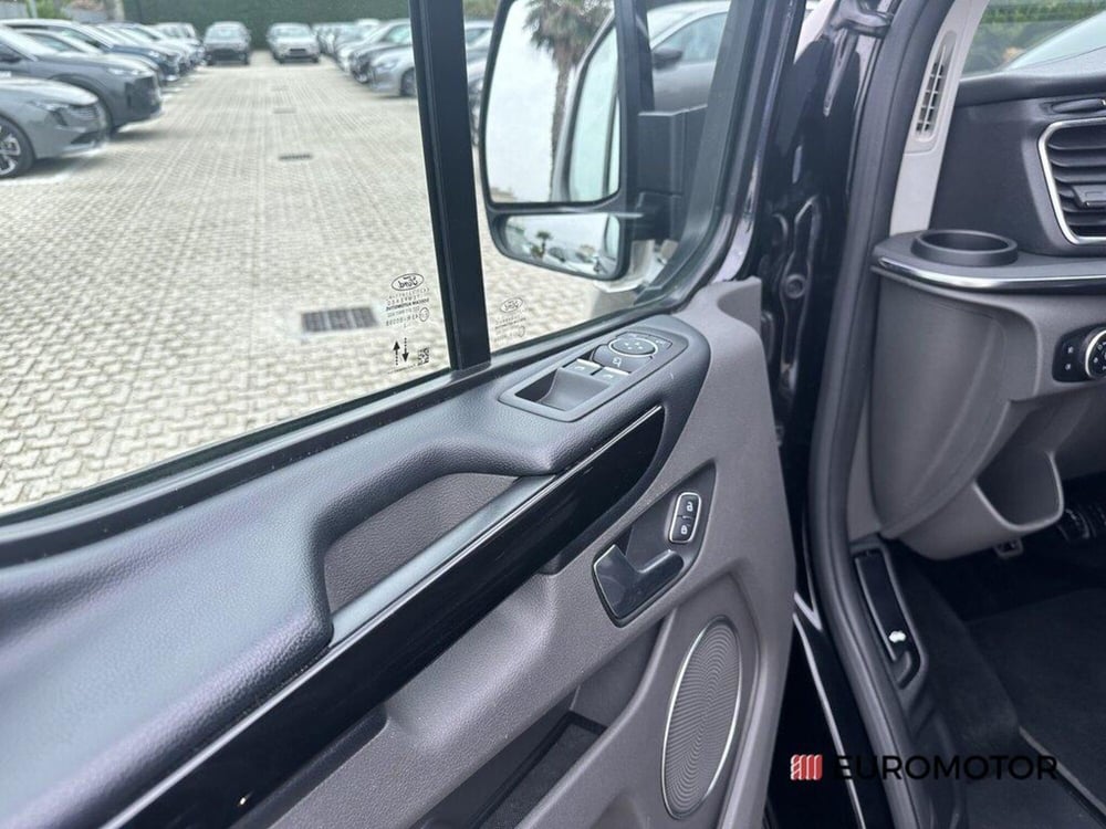 Ford Tourneo Custom usata a Bari (13)