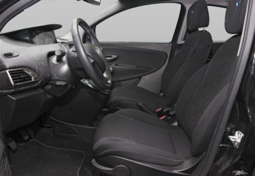 Lancia Ypsilon usata a Varese (11)
