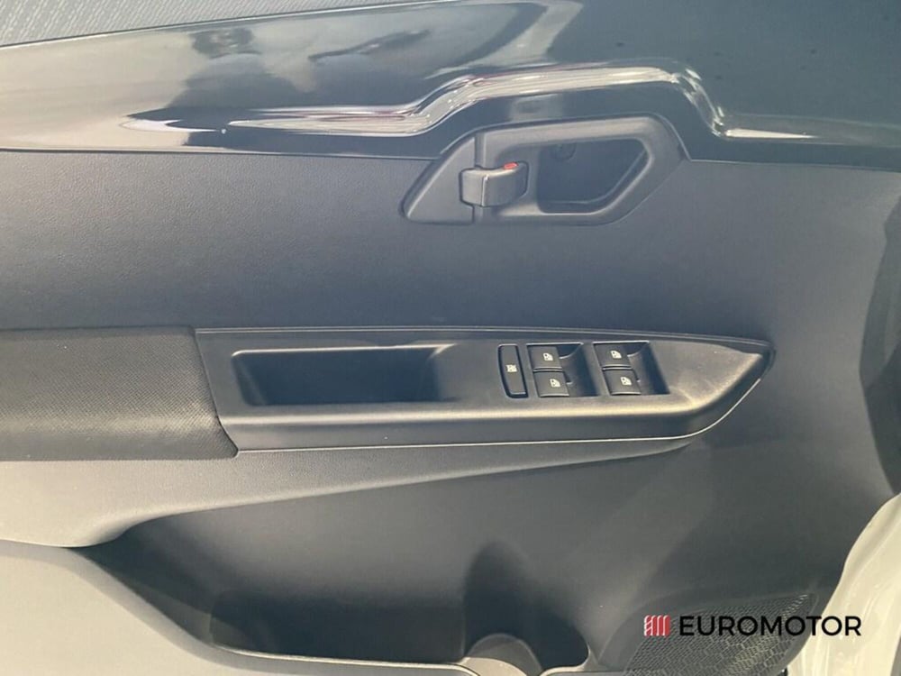 Mahindra KUV100 usata a Bari (13)