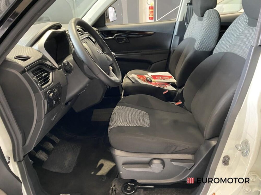 Mahindra KUV100 usata a Bari (15)