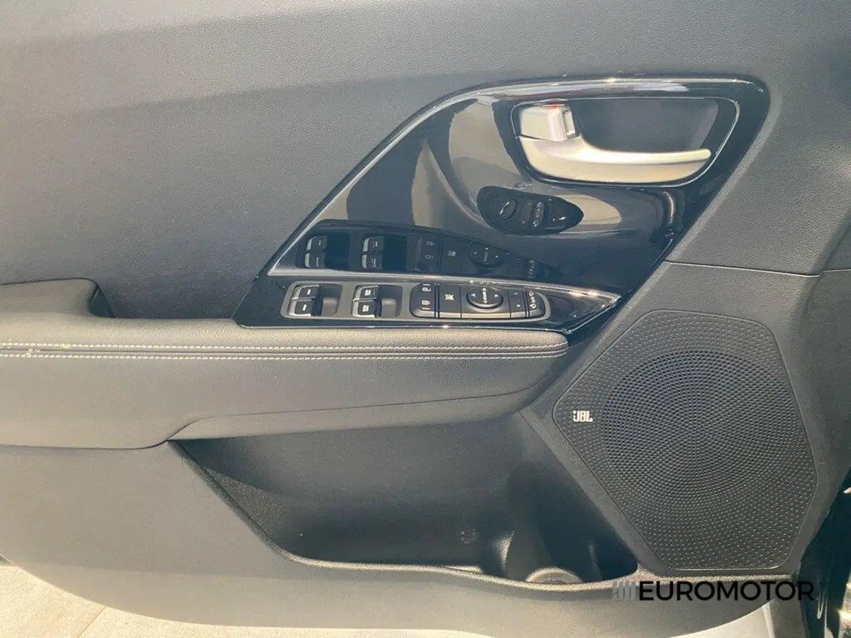Kia Niro usata a Bari (12)