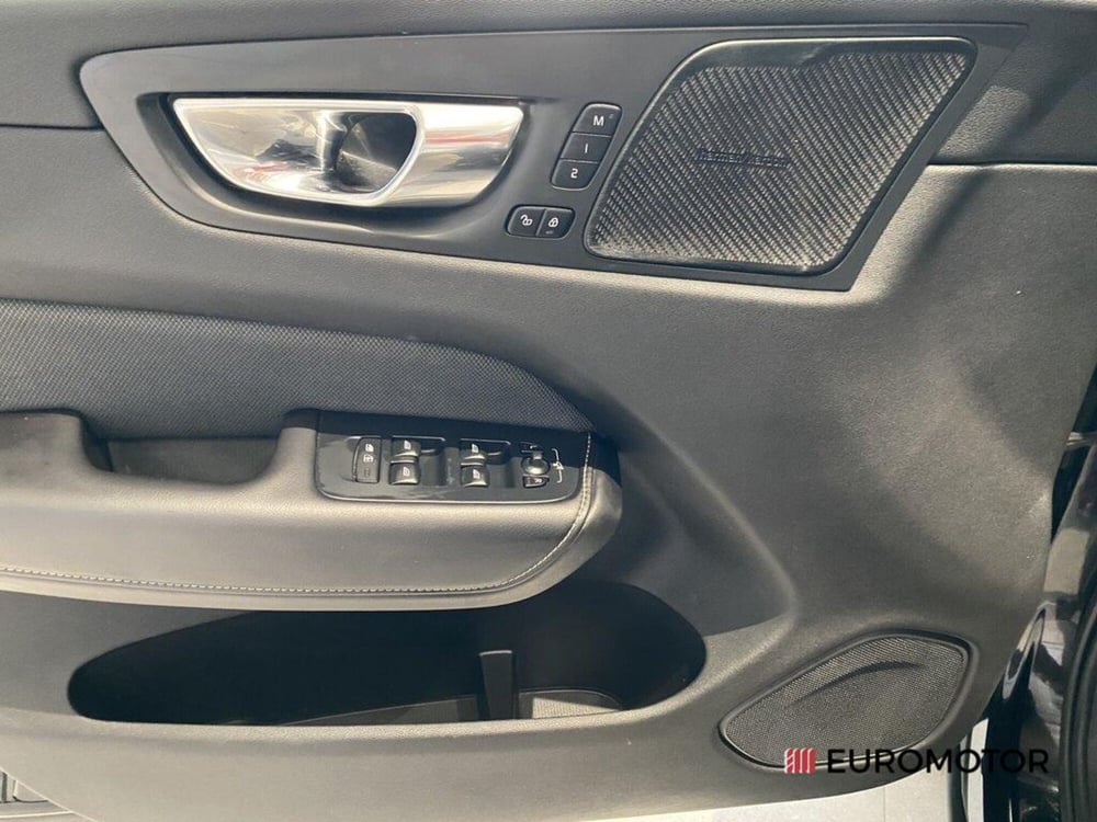 Volvo XC60 usata a Bari (15)