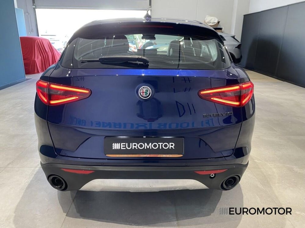 Alfa Romeo Stelvio usata a Bari (10)