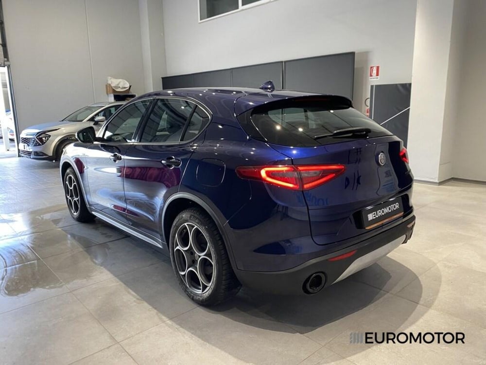 Alfa Romeo Stelvio usata a Bari (11)
