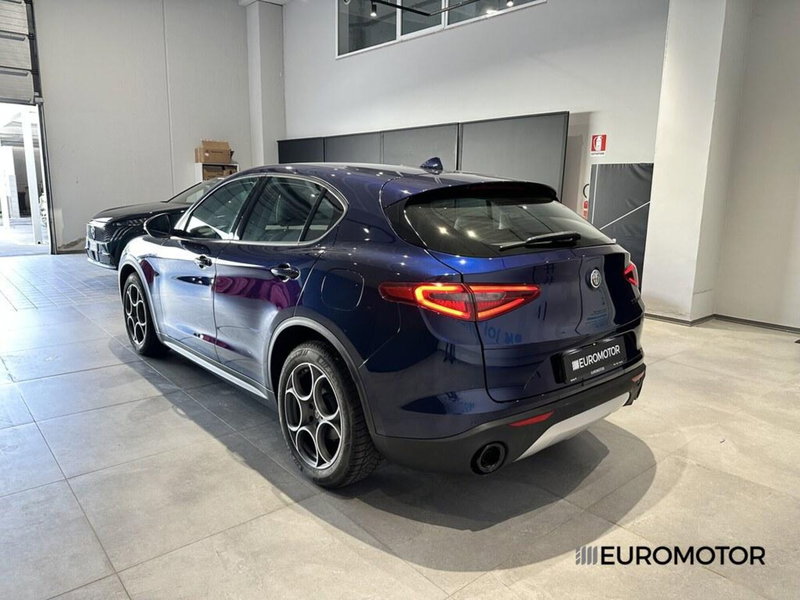 Alfa Romeo Stelvio usata a Bari (11)
