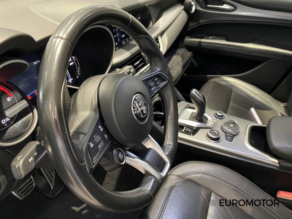 Alfa Romeo Stelvio usata a Bari (15)