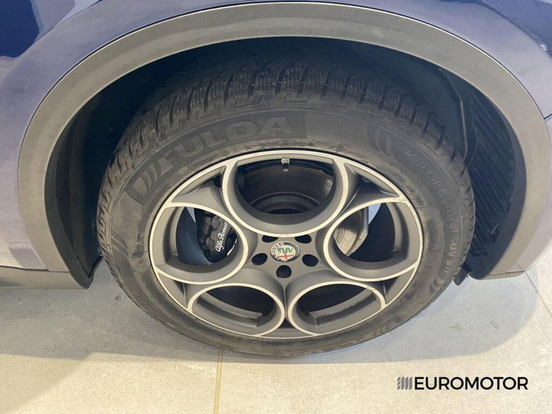 Alfa Romeo Stelvio usata a Bari (4)