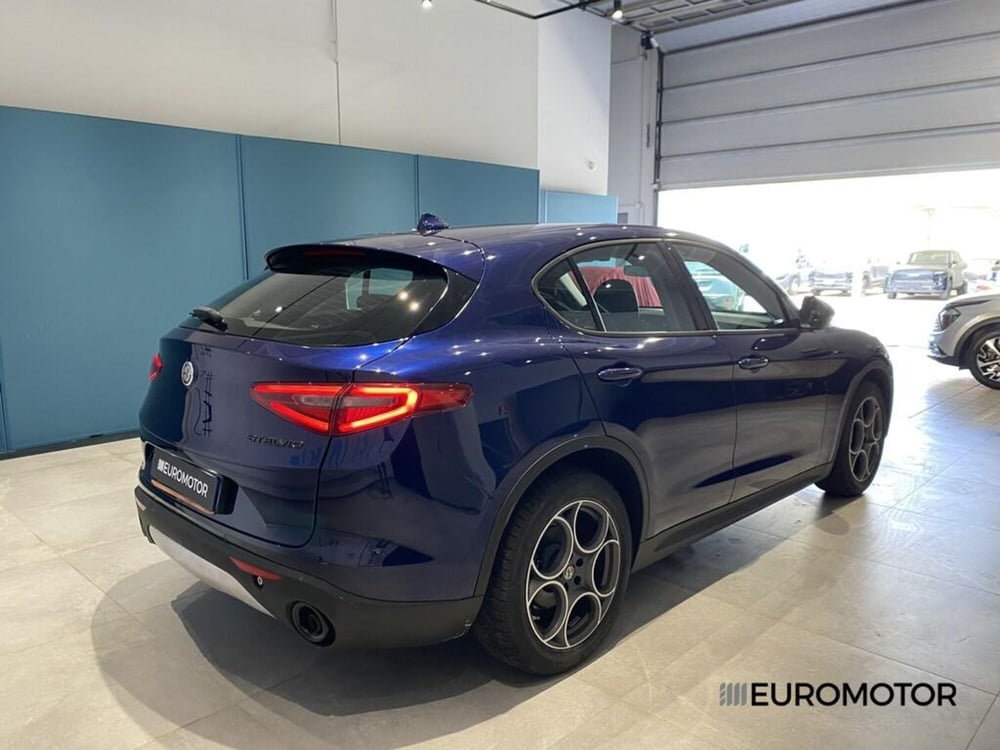 Alfa Romeo Stelvio usata a Bari (9)