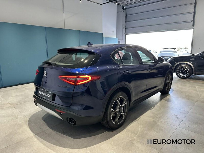 Alfa Romeo Stelvio usata a Bari (9)
