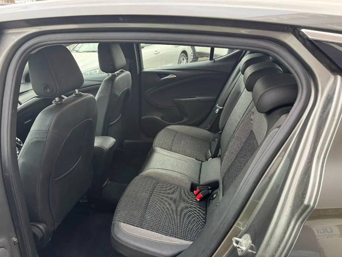 Opel Astra usata a Lecce (10)