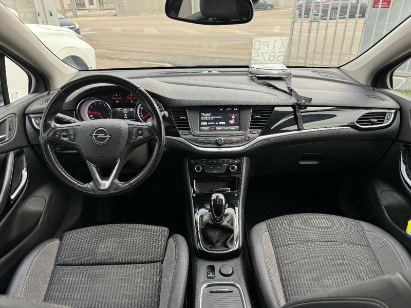 Opel Astra usata a Lecce (11)