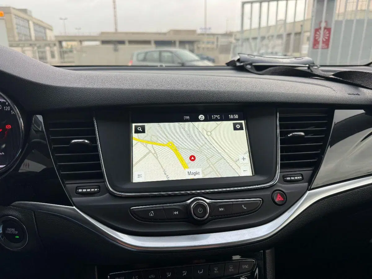Opel Astra usata a Lecce (7)