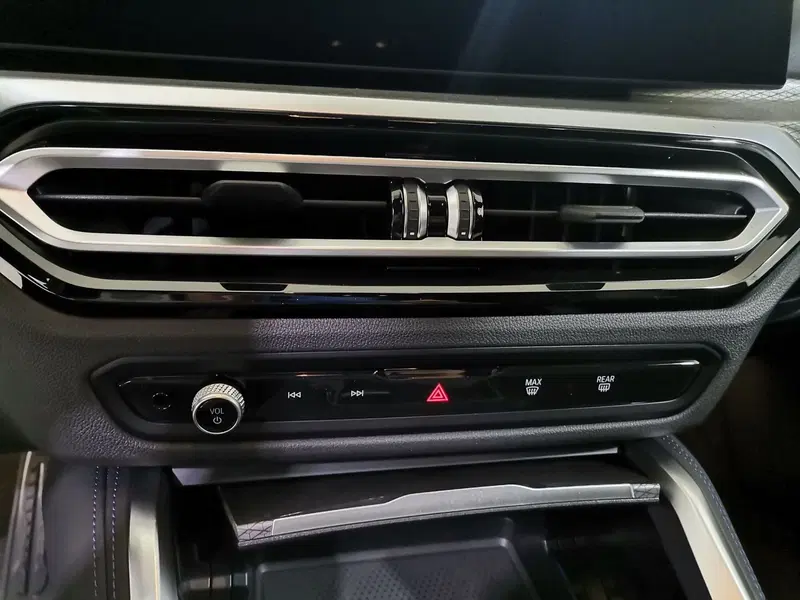 BMW i4 nuova a Salerno (9)