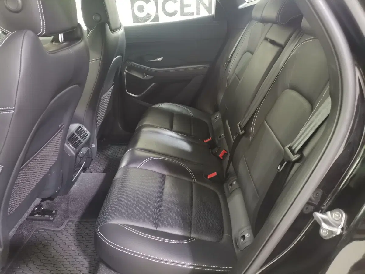 Jaguar E-Pace usata a Salerno (10)