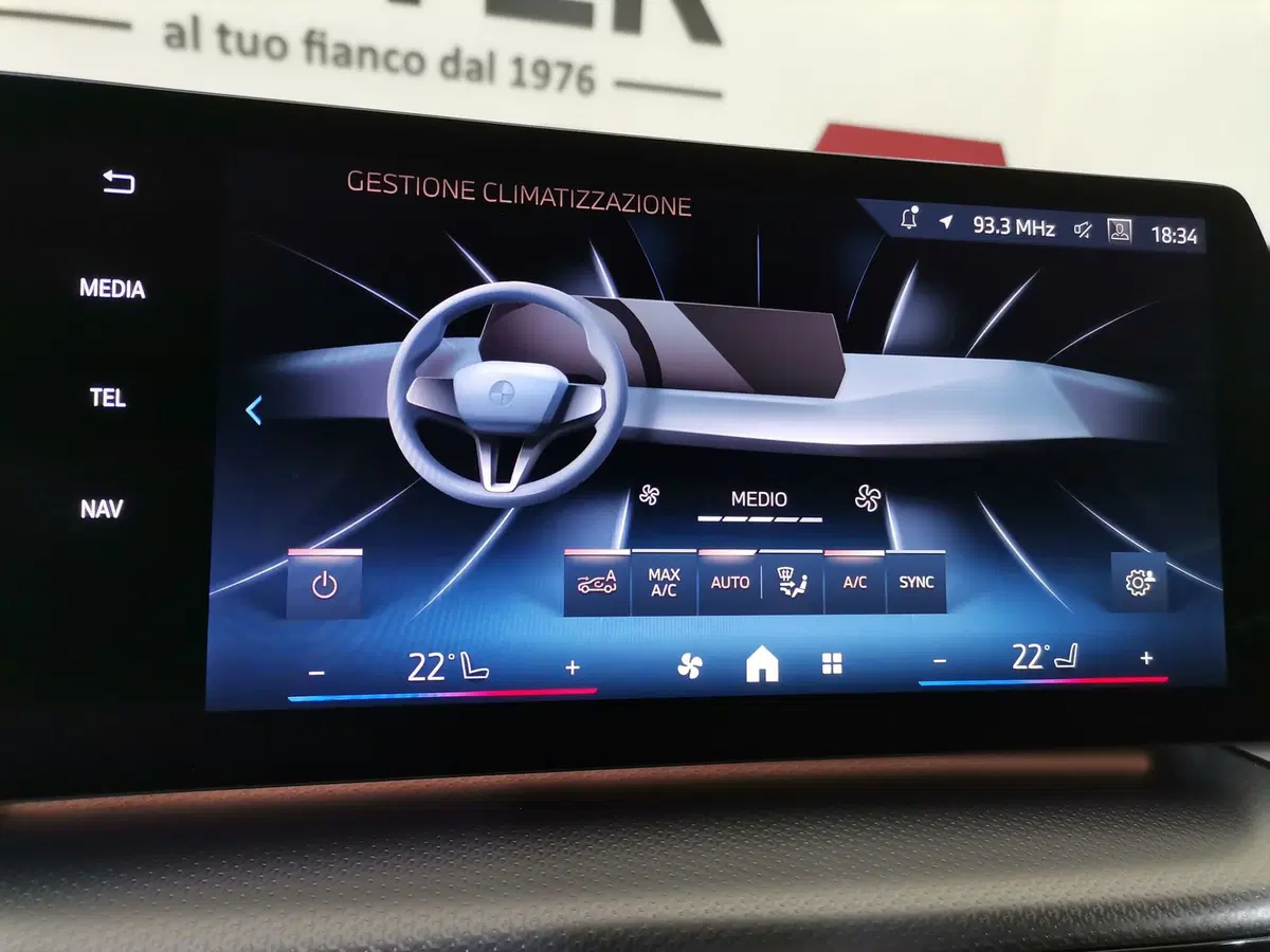 BMW iX1 usata a Salerno (18)