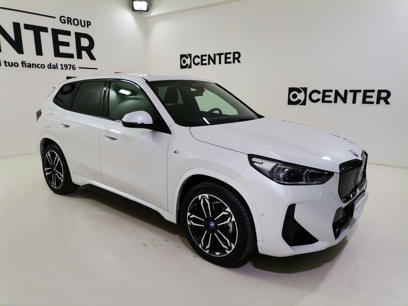 BMW iX1 usata a Salerno (3)