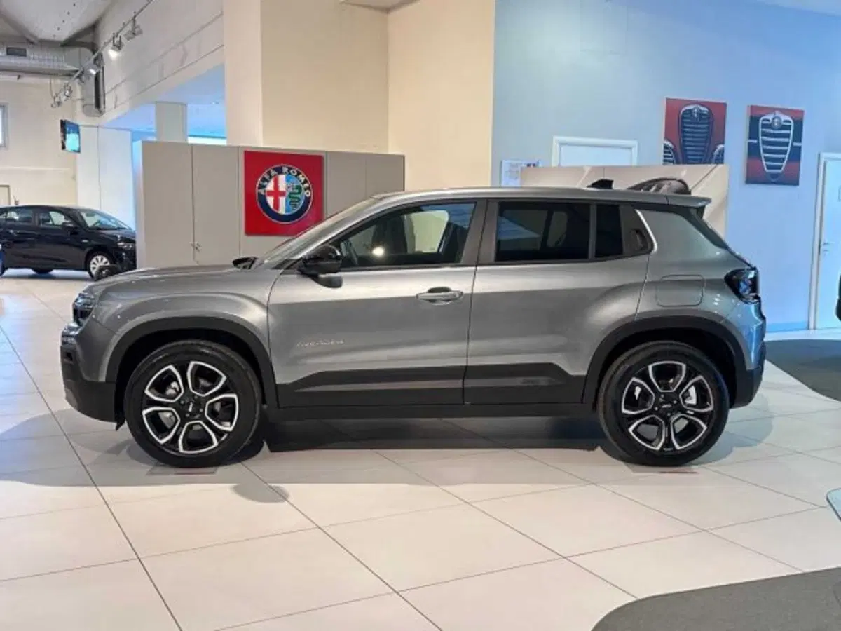 Jeep Avenger nuova a Sondrio (2)