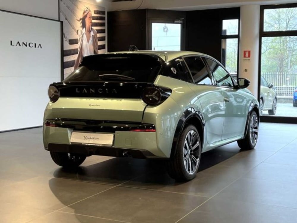 Lancia Ypsilon nuova a Sondrio (5)