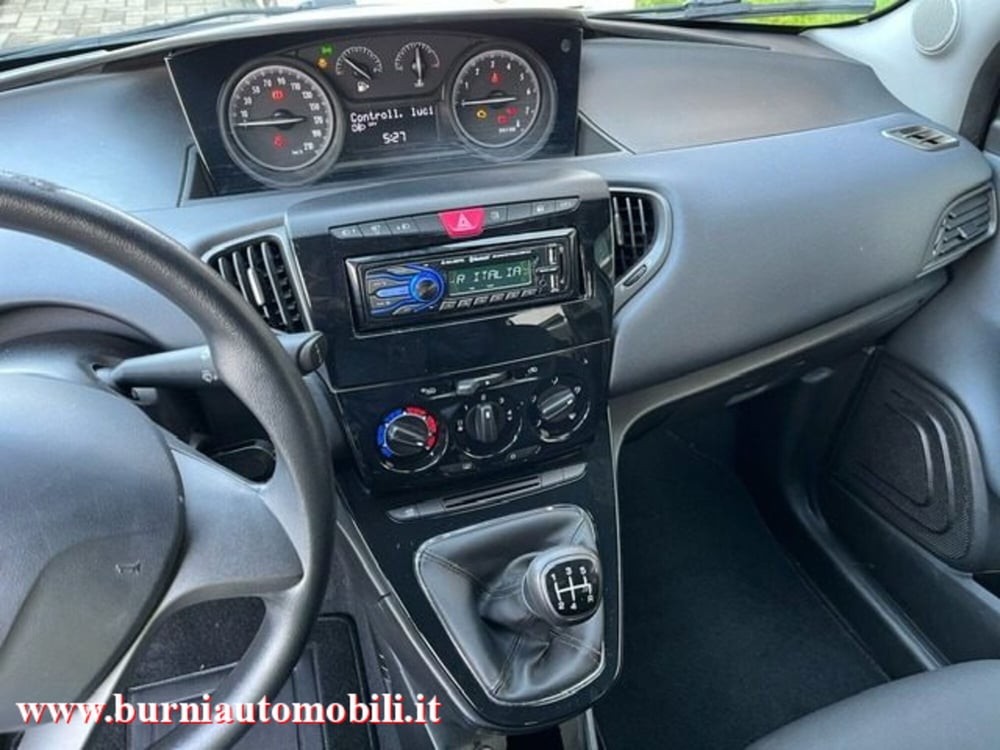 Lancia Ypsilon usata a Milano (10)