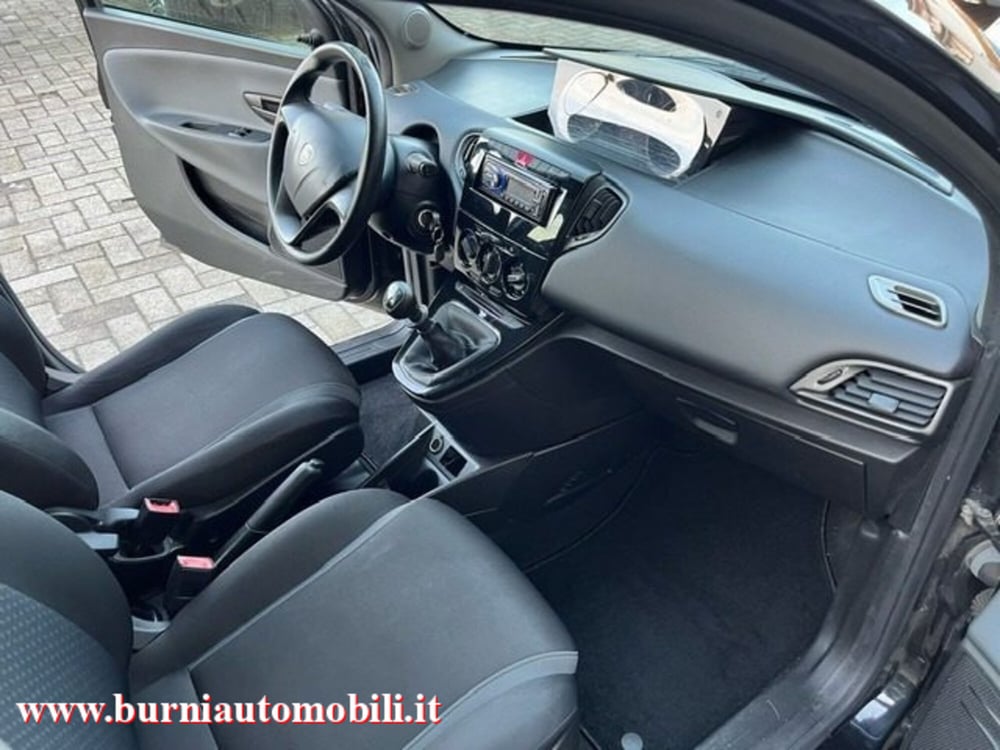 Lancia Ypsilon usata a Milano (11)