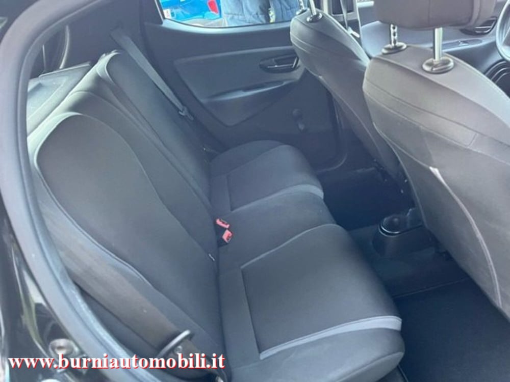 Lancia Ypsilon usata a Milano (13)