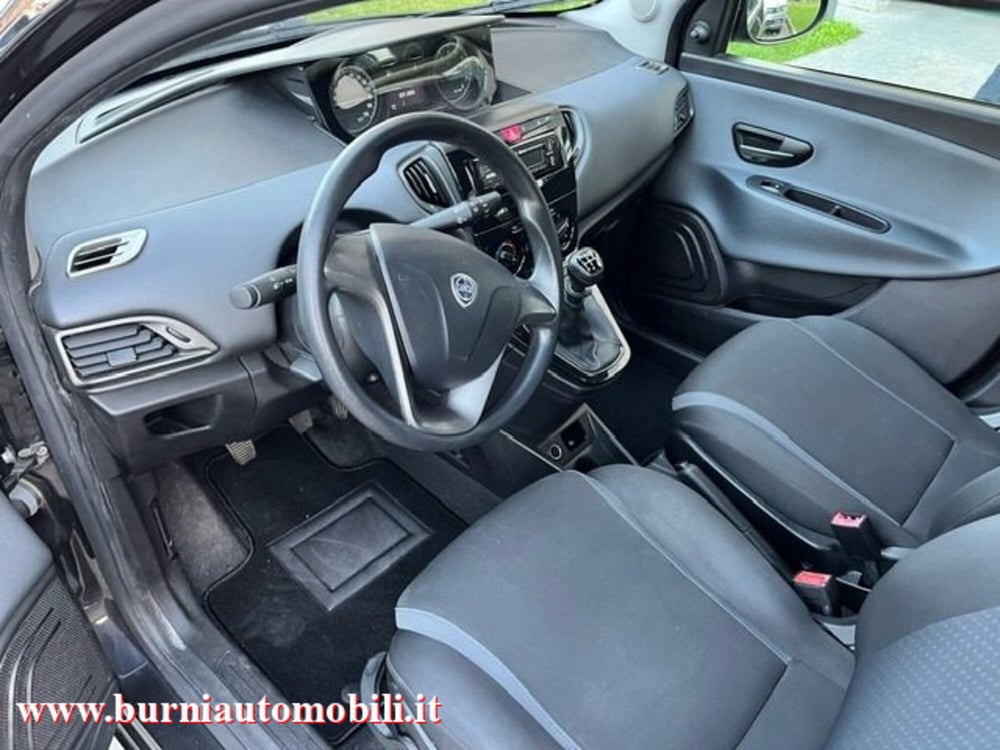 Lancia Ypsilon usata a Milano (6)
