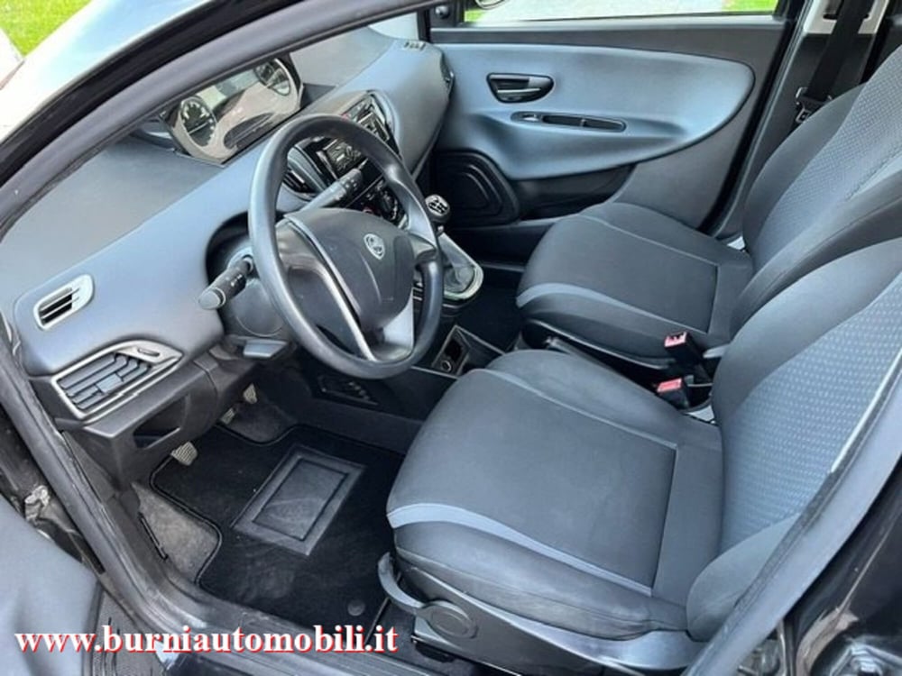 Lancia Ypsilon usata a Milano (7)