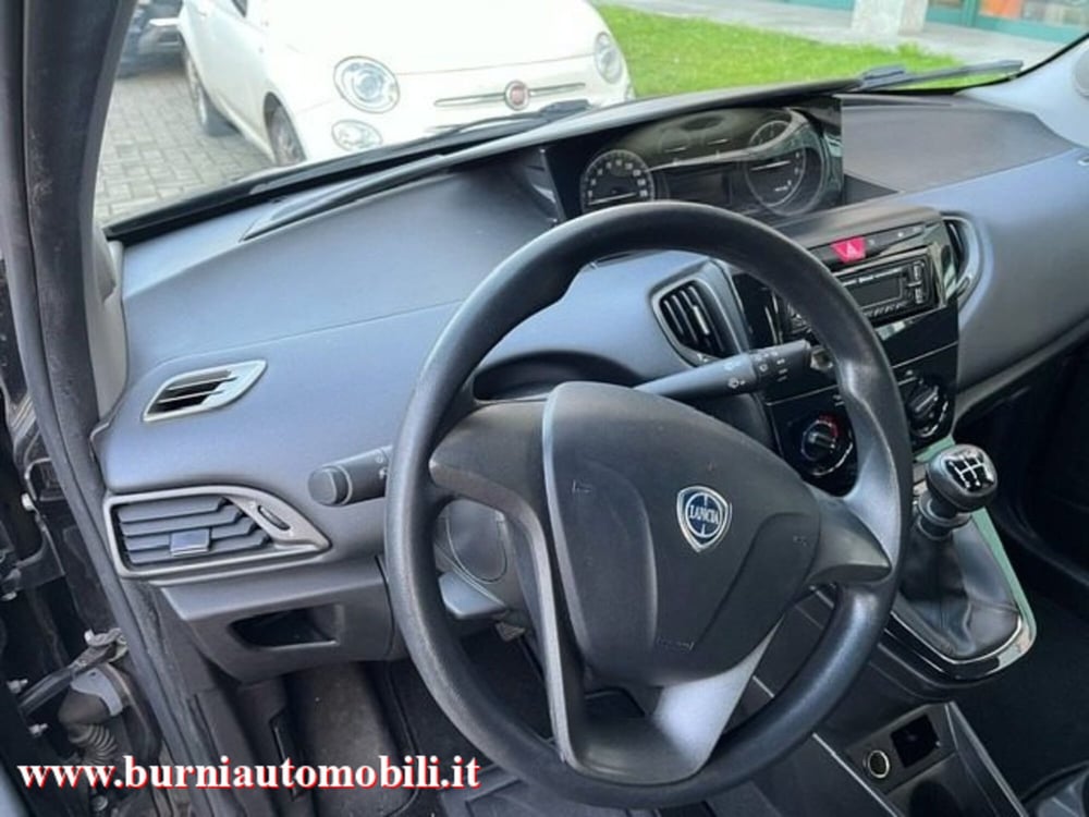 Lancia Ypsilon usata a Milano (8)