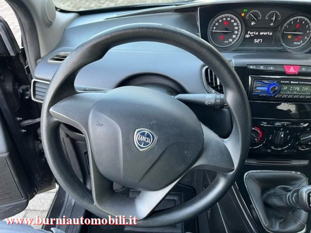 Lancia Ypsilon usata a Milano (9)