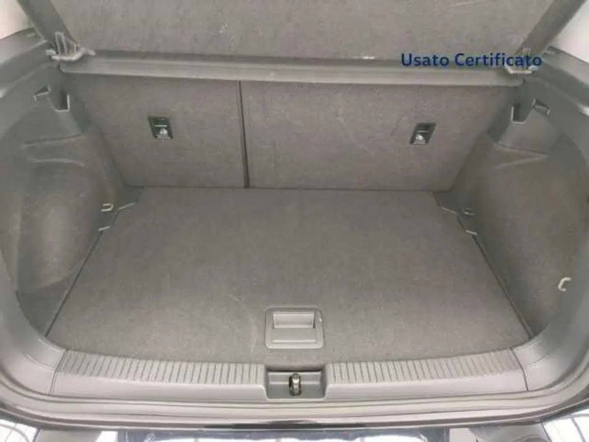 Volkswagen T-Cross usata a Avellino (8)