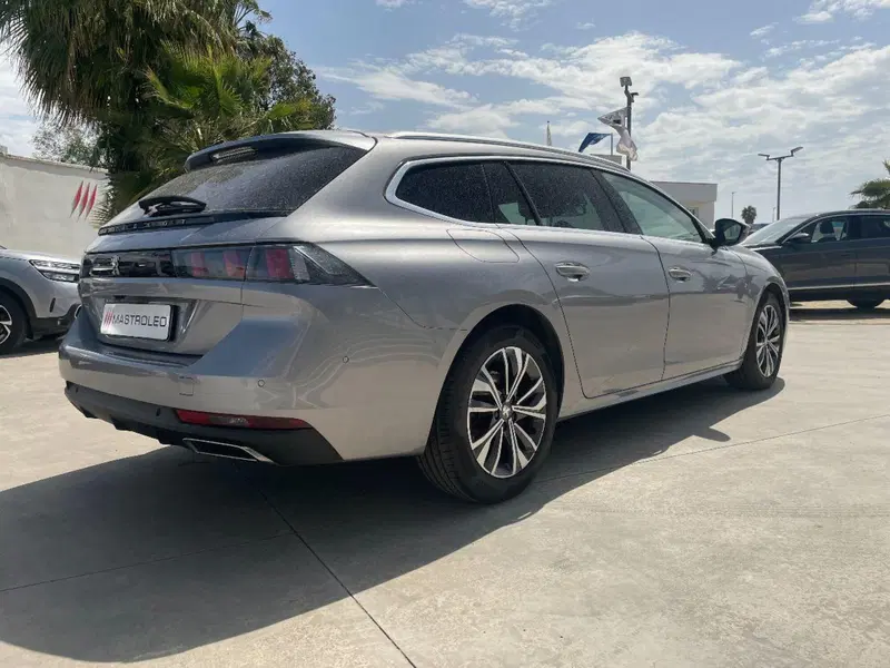 Peugeot 508 SW usata a Lecce (11)