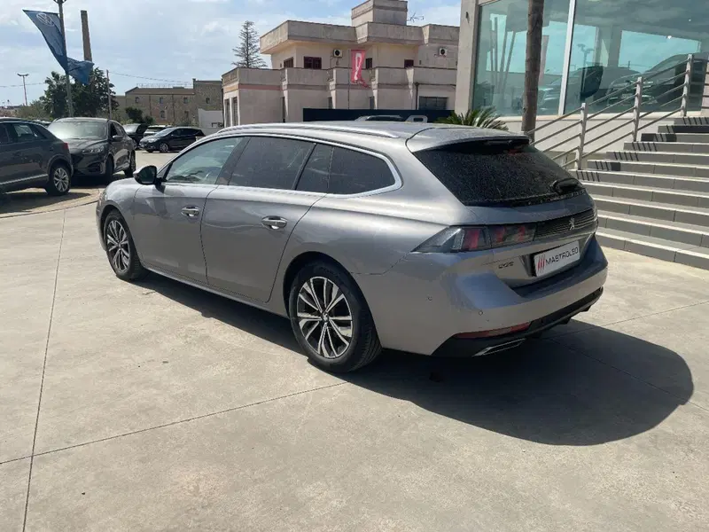 Peugeot 508 SW usata a Lecce (14)