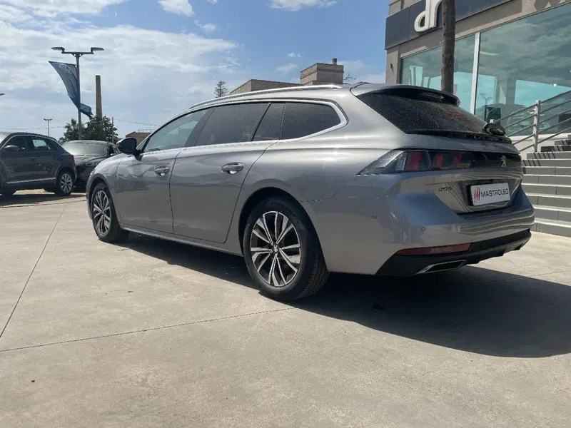 Peugeot 508 SW usata a Lecce (15)