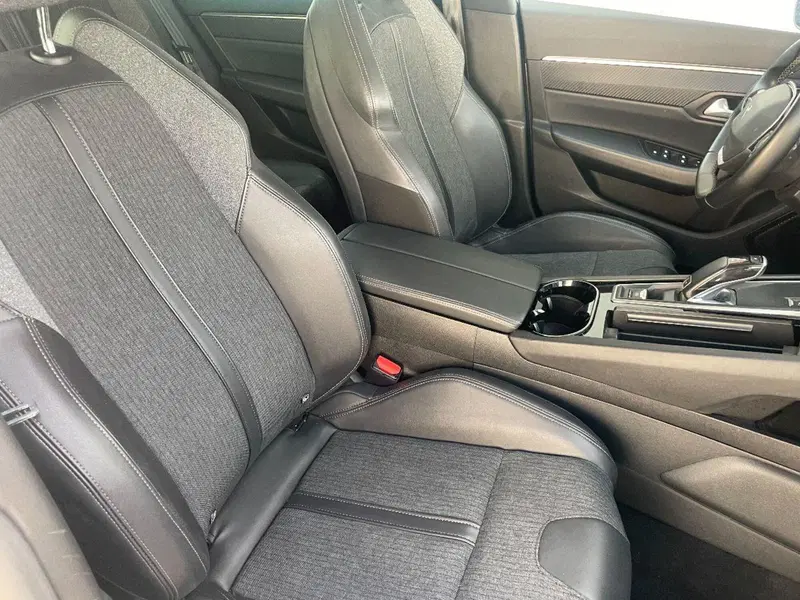Peugeot 508 SW usata a Lecce (18)