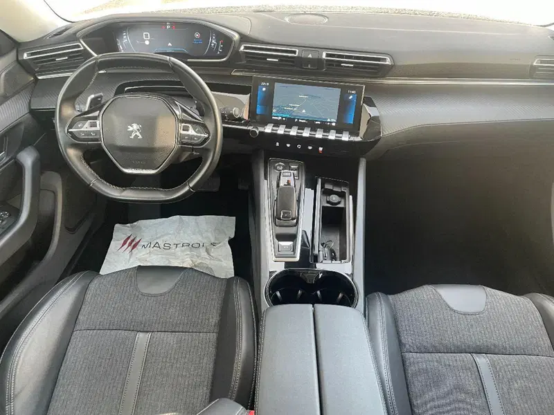 Peugeot 508 SW usata a Lecce (20)