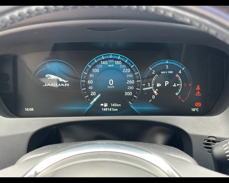 Jaguar F-Pace usata a Belluno (17)