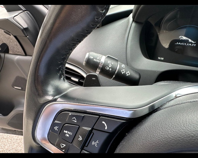 Jaguar F-Pace usata a Belluno (18)