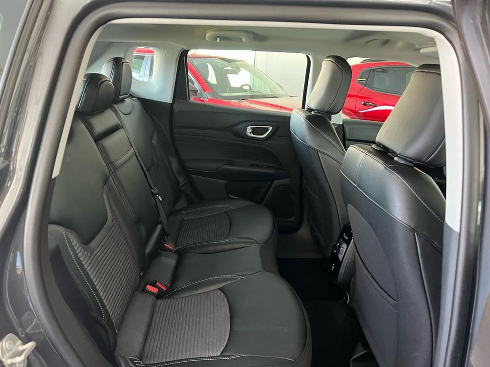 Jeep Compass nuova a Milano (16)