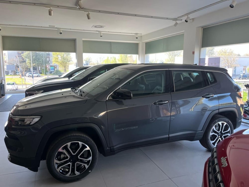 Jeep Compass nuova a Milano (3)